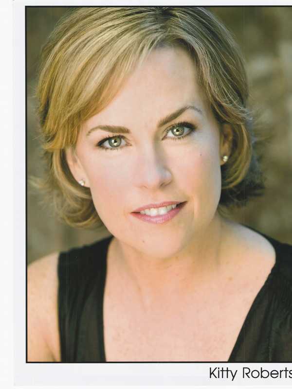 Darien Arts Center Welcomes Actress/Teacher Robertson