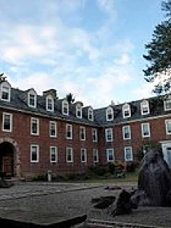 New Canaan Residents Spend Spring Semester Studying Aborad