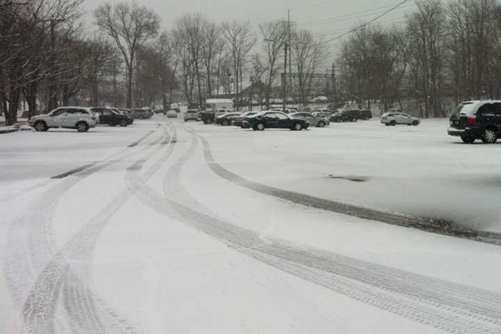 Darien Town Hall Delays Opening; Organizations Closed Monday