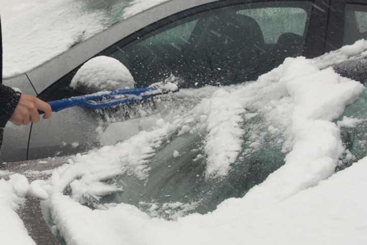 Connecticut drivers are reminded to properly clear snow from their vehicle before driving.