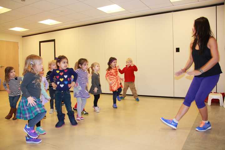 Darien's Holly Pond Preschoolers Take Zumba Class