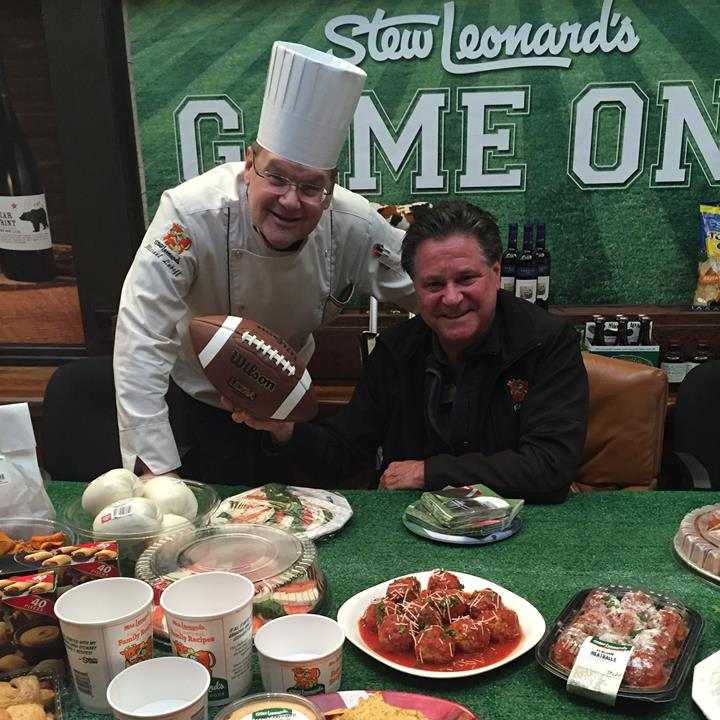 Stew Leonard Jr., right, announced on Monday that the Norwalk-based grocer will open a store in Farmingdale, N.Y., next year.