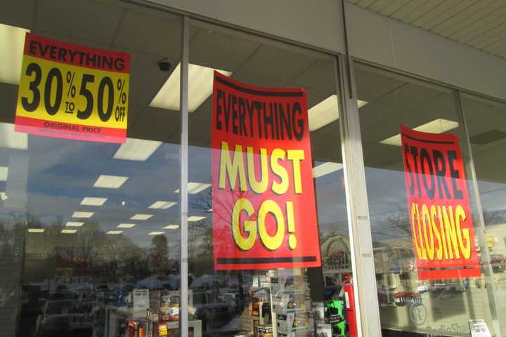 Yorktown Residents Lament Closing Of Radio Shack