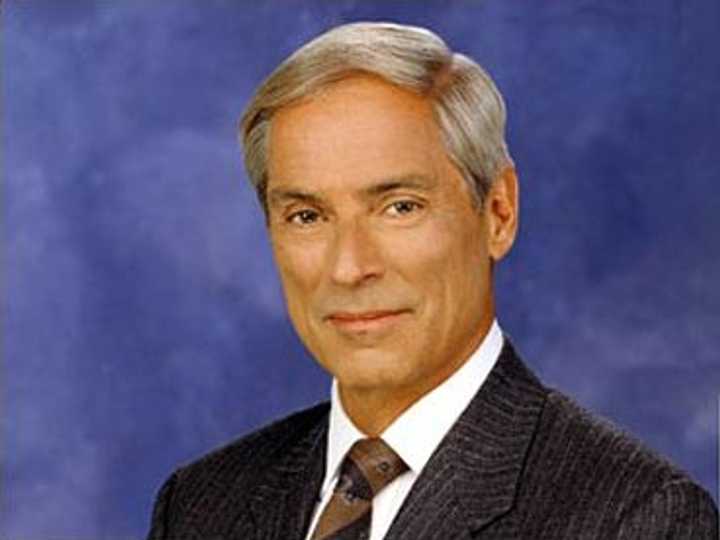 CBS News correspondent and &quot;60 Minutes&quot; newsman Bob Simon has died.