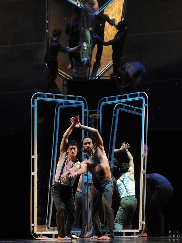 Pilobolus Brings Acrobatic Show To Ridgefield Playhouse 