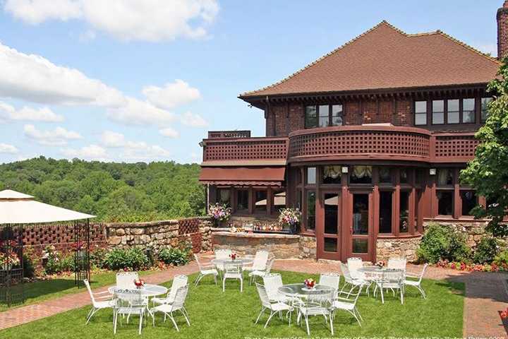 South Salem's Le Chateau Restaurant Not Closing Yet
