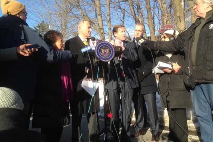 Blumenthal Unveils Metro-North Grade Crossing Safety Bill