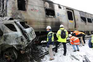 Schumer Says Metro-North Engineer In Fatal Crash Is A Hero 
