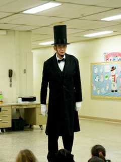 Lincoln Re-Enactor Visits Ben Franklin Second-Graders