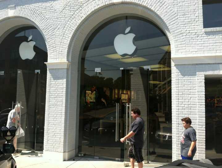 Apple may reveal the new Apple Watch at a March 9 press event.