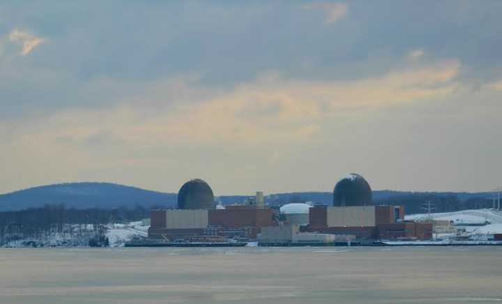 Control room operators shut down Entergys Indian Point unit 3 nuclear
power plant Monday to begin a refueling outage that brings 1,000 additional workers to the region.