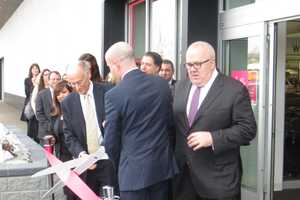 Saks Fifth Avenue OFF 5TH Opens In Greenburgh, Attracts Hundreds Of Smiles