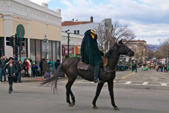 Tarrytown/Sleepy Parade Delights Large, Enthusiastic Crowd