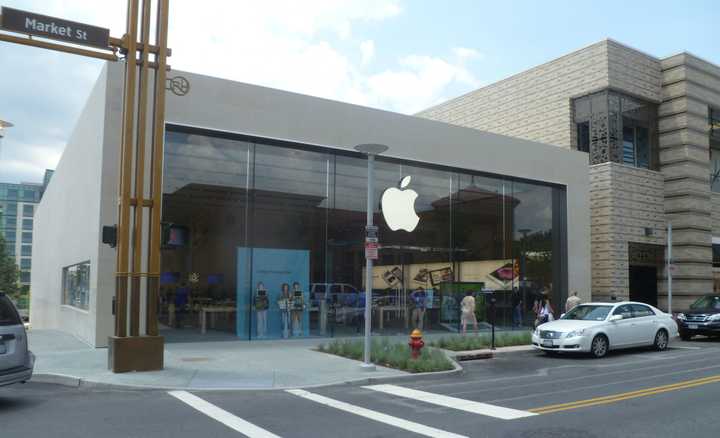 Apple is getting closer to offering the public an online web TV service that will provide users with about 25 channels available on Apple devices.