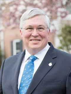 Dobbs Ferry's Mercy College Celebrates New President With Operation Cupcake
