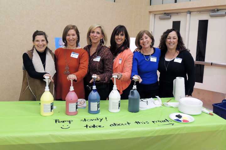 Westchester Jewish Center In Mamaroneck Holds Painting Event