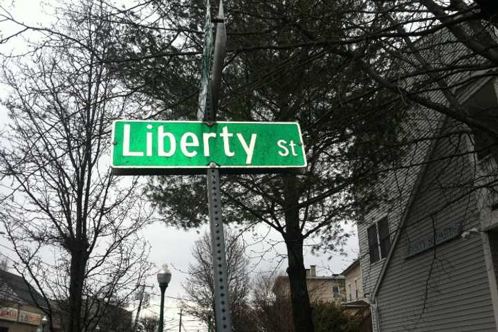 Man Robbed While Walking Up To Third Floor Apartment, Stamford Police Say