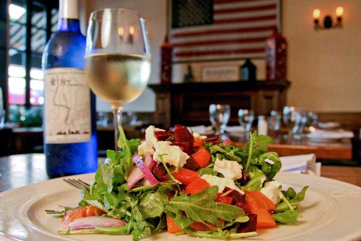 Americans Spend More To Dine Out Than On Groceries For First Time