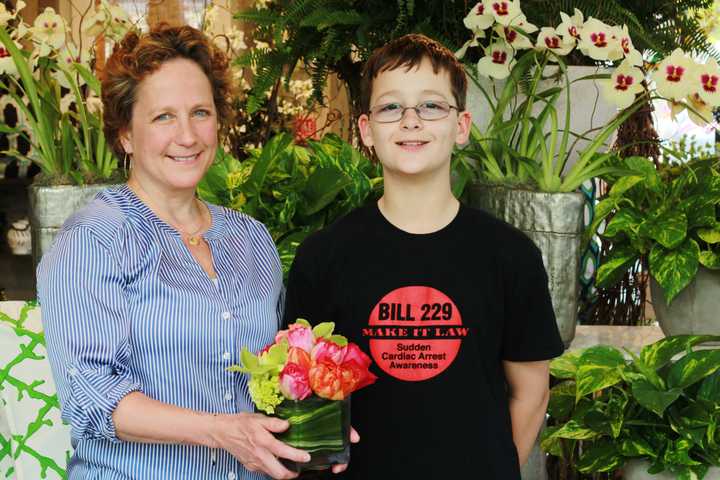 Nielsen's Florist Looking For The Best Mom In Darien