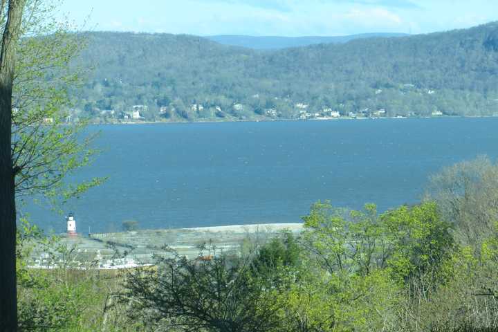 Cancer-Causing Product Found In Hudson River, With Cleanup Cost At $11 Billion, New Report Says