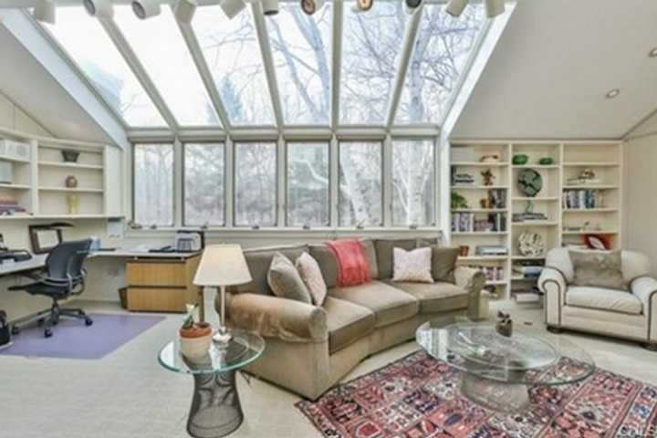 North Stamford Listing Offers Privacy, Convenience And Good Commute