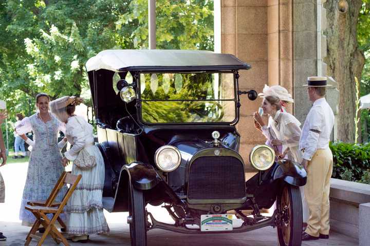 Lockwood-Mathews Mansion Scoops Up Fun At Ice Cream Social