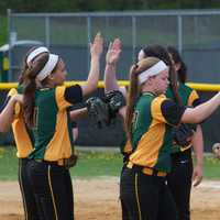 <p>The Hornets prepare for an inning. </p>