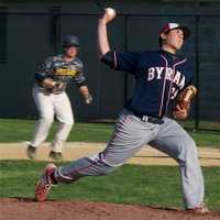 <p>Bobcats winning pitcher Greg Giuliani delivers.</p>