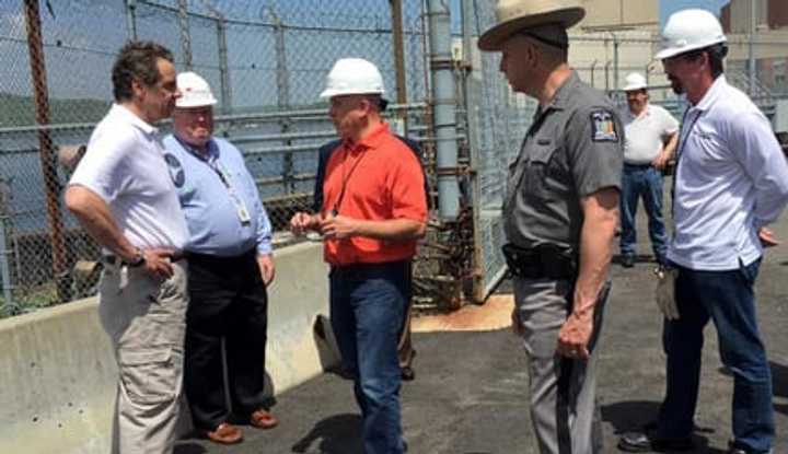 Gov. Andrew Cuomo received a briefing at Indian Point on Sunday, a day after a transformer failure.