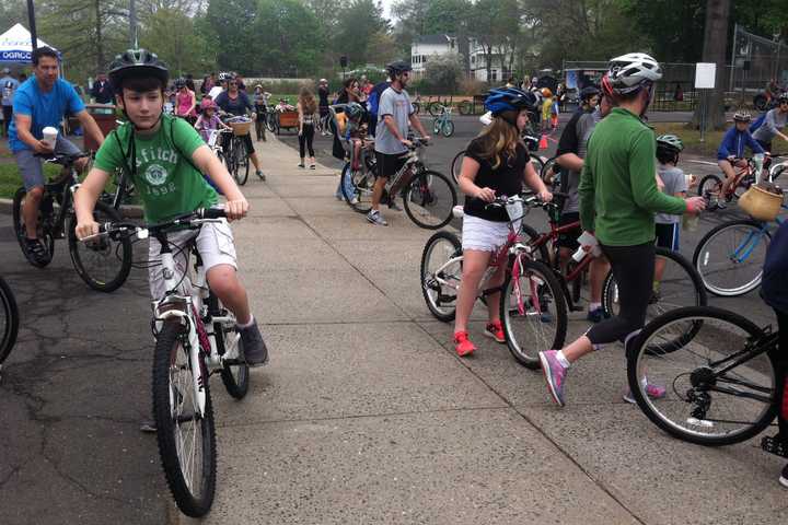 Bicyclists Hit Greenwich Point In Traditional Mother's Day Ride