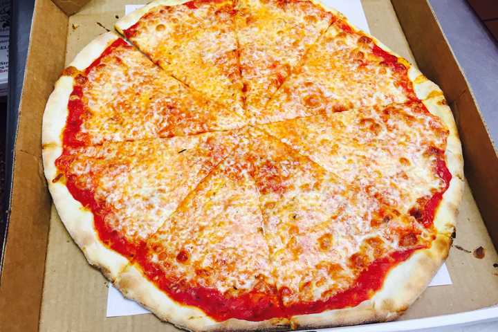 Armonk's Broadway North Finalist In DVlicious Pizza Contest