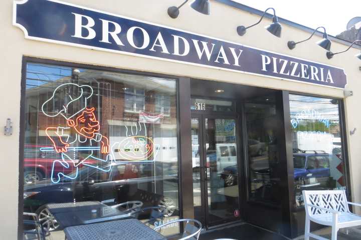 Broadway In North White Plains A Finalist In DVlicious Pizza Contest 