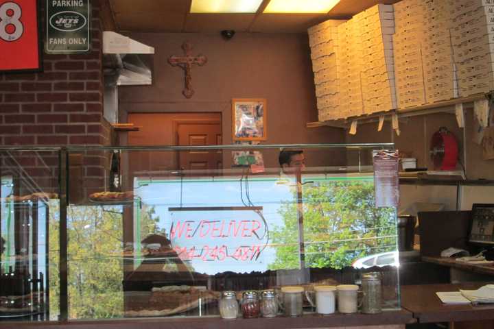 Three Boys In Yorktown A Finalist In DVlicious Pizza Contest 