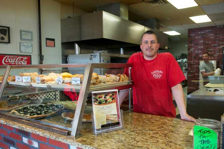Gaetano Pizza Cafe In Brewster A Finalist In DVlicious Pizza Contest 