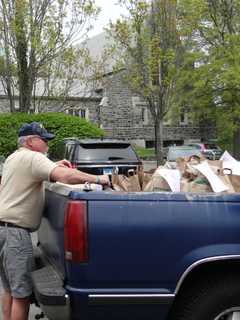 Darien Community Helps To Stamp Out Hunger