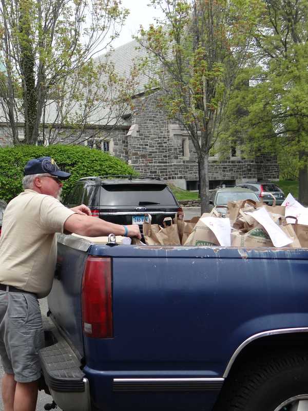 Darien Community Helps To Stamp Out Hunger