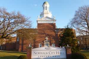 Rilling, Trade Unions Hold Job Fair At Norwalk City Hall
