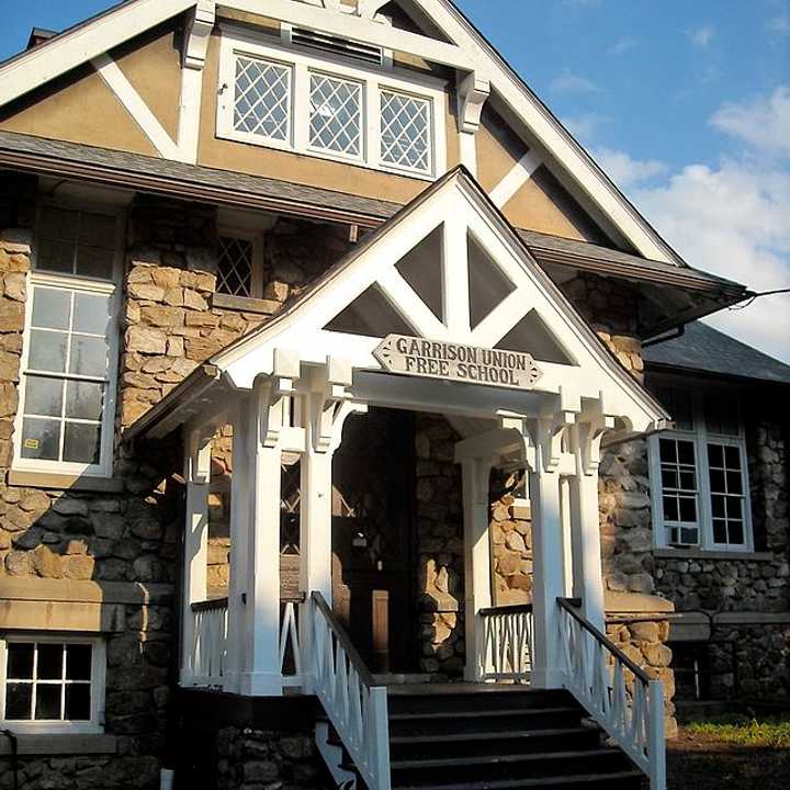 The entrance to the Garrison Schoolhouse.