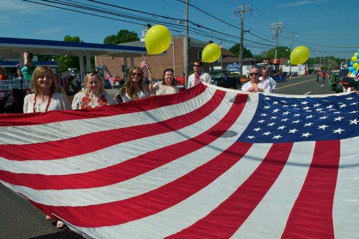 Big Crowds Turn Out For Fairfield's Memorial Day Parade