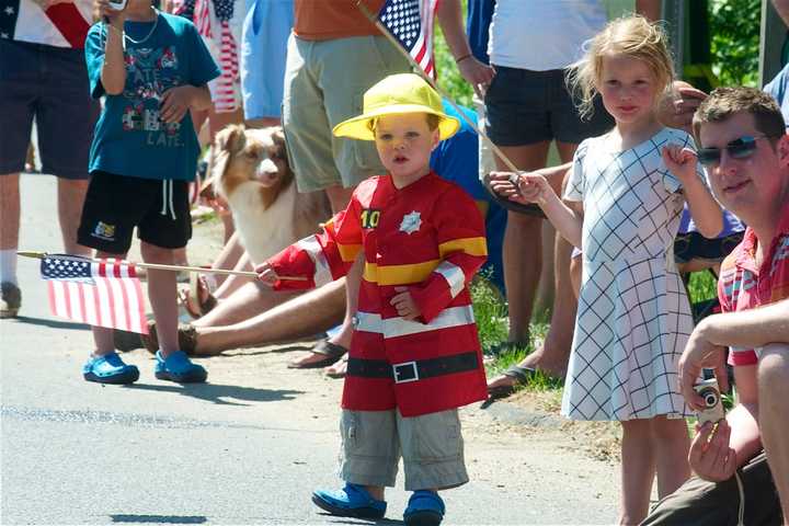 Big Crowds Come Out For Memorial Day Parade In Weston