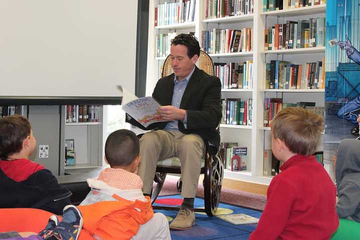 Head of School Matt Byrnes reads &quot;Dragons Love Tacos&quot; to Wooster School&#x27;s pre-K class at the Scholastic Book Fair.