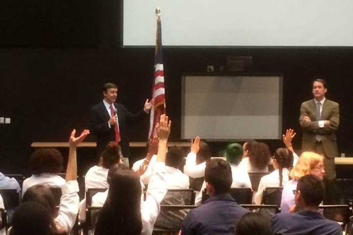 Murphy, Himes Tackle College Costs With Bridgeport 11th-Graders