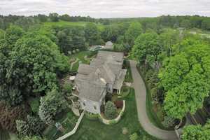 Weston Home On Golf Course Offers Aspetuck Grandeur