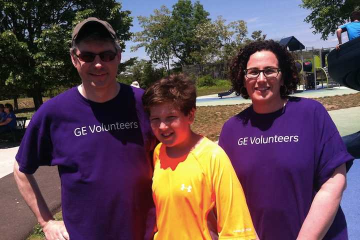 KT Murphy Students Meet Up With GE 'ePals' At Cove Island In Stamford