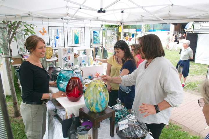 Outdoor Show Draws Scores Of Artists In White Plains