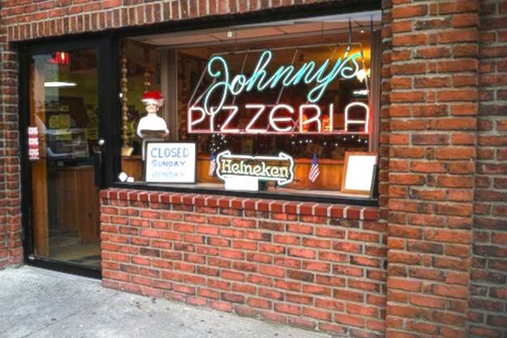 Johnny's Pizzeria Wins 'Best Pizza' In DVlicious Contest