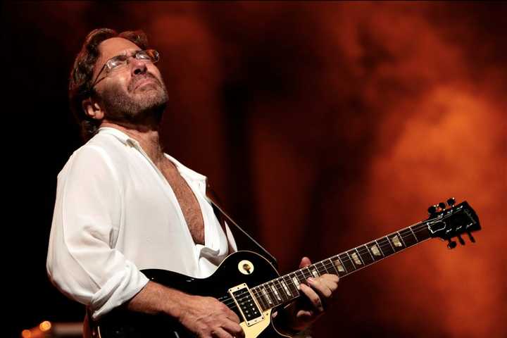 Al Di Meola Returns To Ridgefield Playhouse