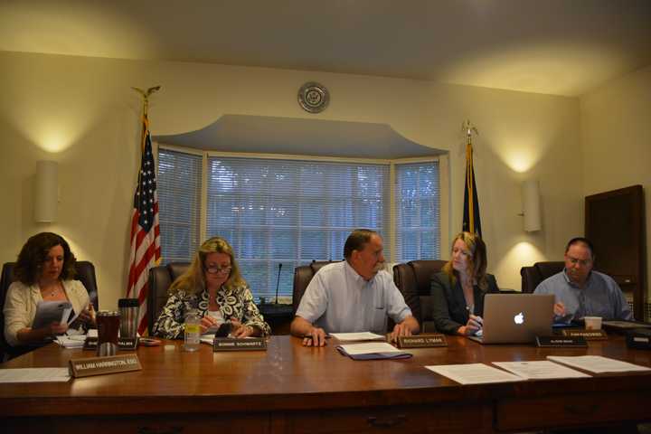Pound Ridge Town Board Narrowly Approves Vacant Storefronts Legislation