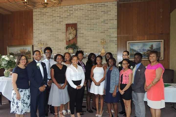 Westchester Links Awards Scholarships To Woodlands Students