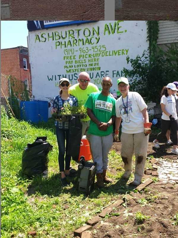 Marymount School Of NY Students Volunteer In Yonkers